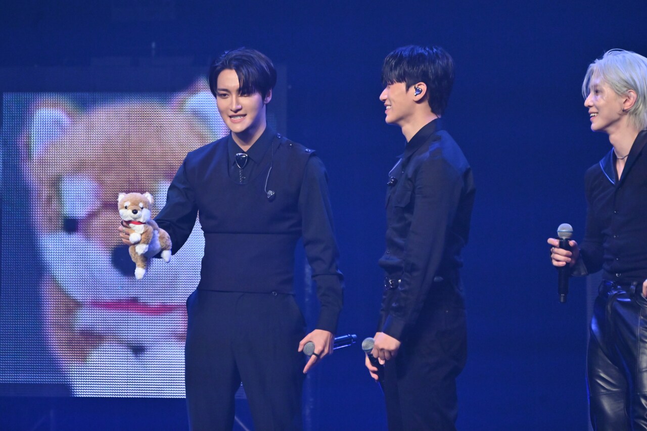 ぬいぐるみを強く握るソンファ（左）。 [画像ギャラリー 53/75] - 音楽