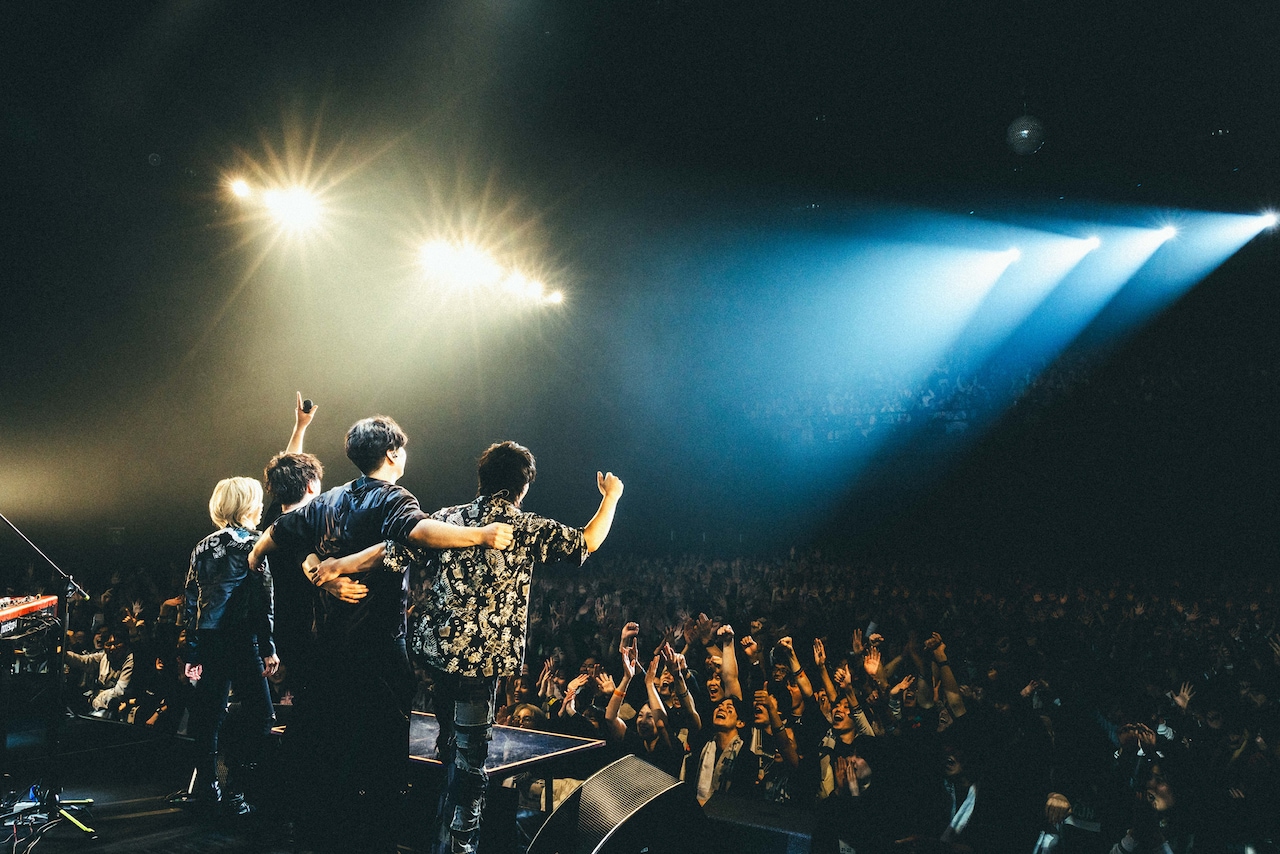 Official髭男dismが4人で示したライブバンドの矜持、原点回帰の「FOUR