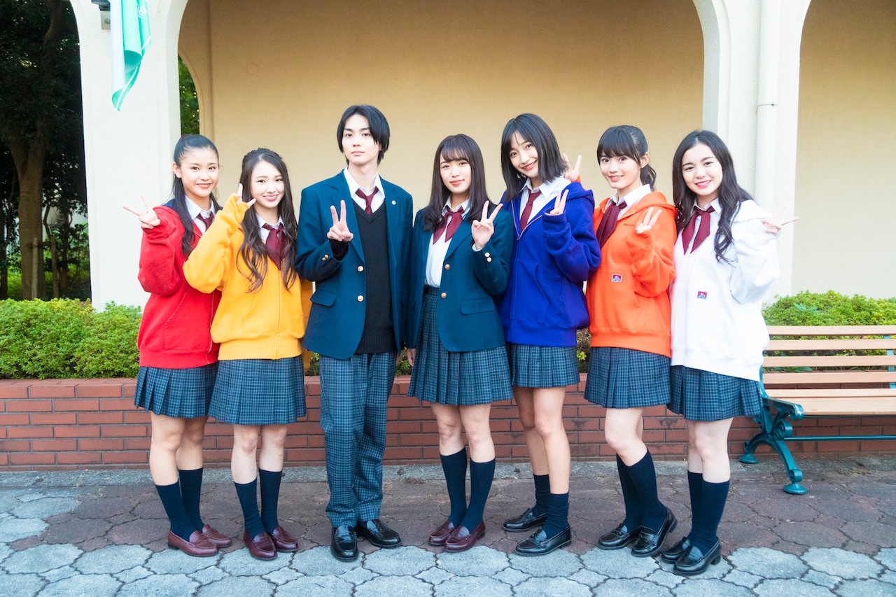 吉野北人、山口乃々華、Girls2がそろってピース！「私モテ」オフ