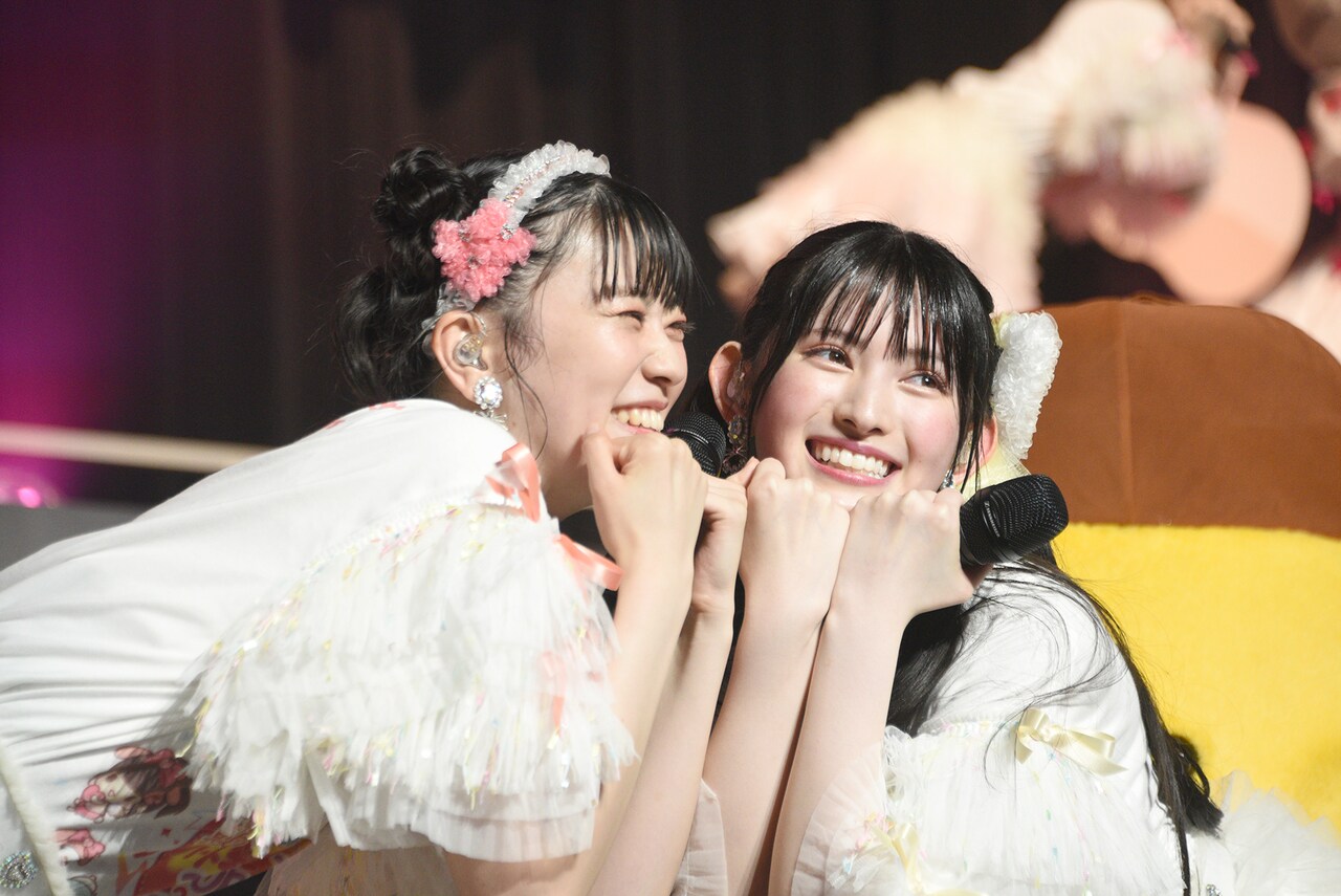 左から坂井仁香、菅田愛貴。 [画像ギャラリー 37/45] - 音楽ナタリー