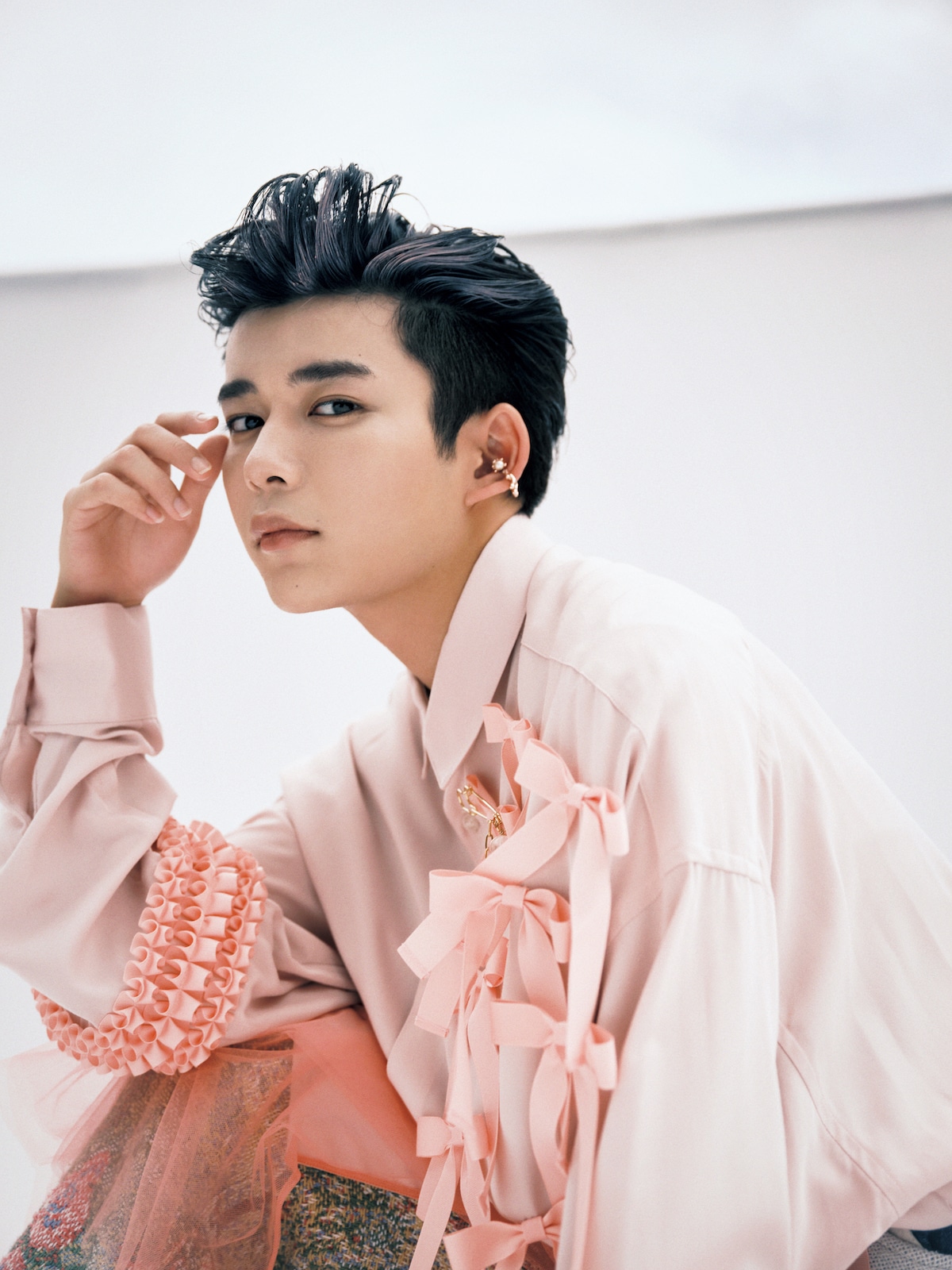 なにわ男子・長尾謙杜が念願の「装苑」初登場、ビビッドカラーがテーマ