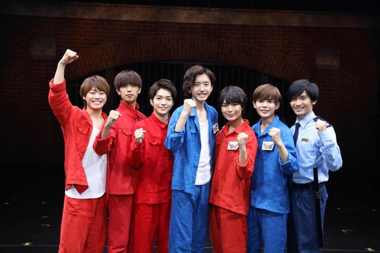 左から大橋和也、高橋恭平、西畑大吾、道枝駿佑、大西流星、長尾謙杜