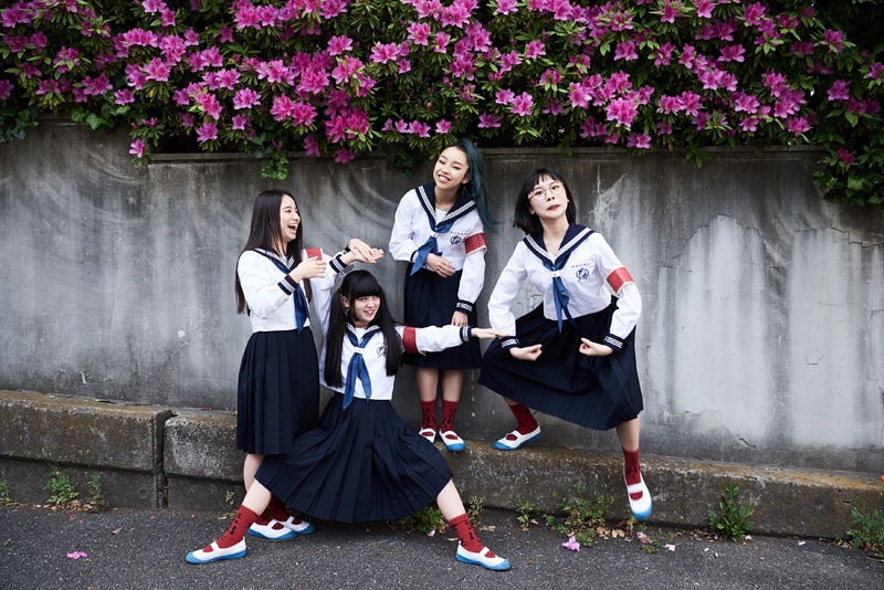 新しい学校のリーダーズ「毒花」インタビュー｜メジャーデビューで