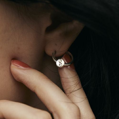 JSHPPI02S)YINANDYANG（陰と陽）ピアス/SHIN'SPARKタオマーク/片耳