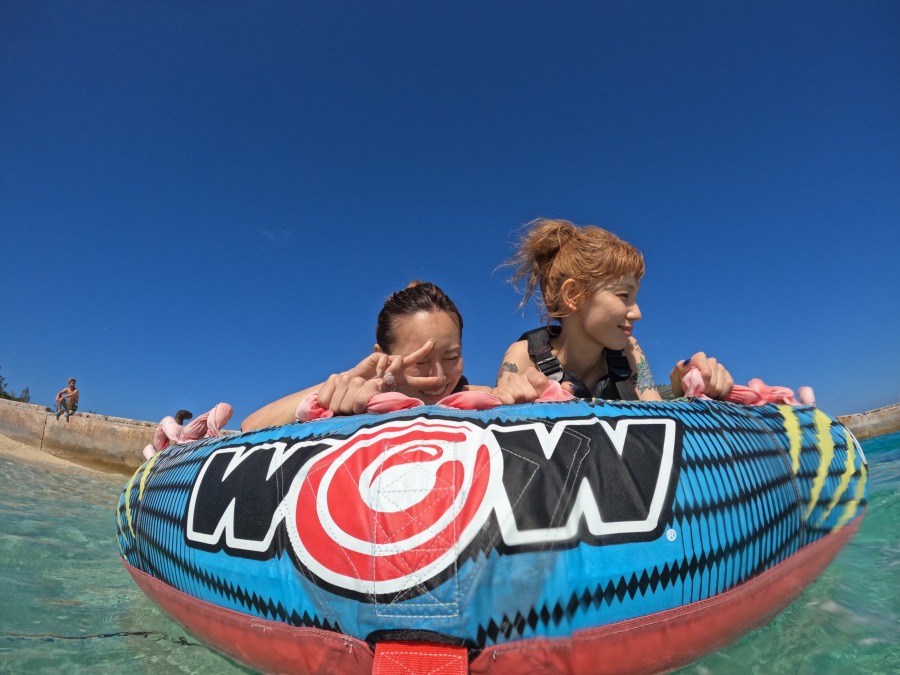 瀬底島周辺開催】バナナボートでポイントまで移動☆シュノーケリング