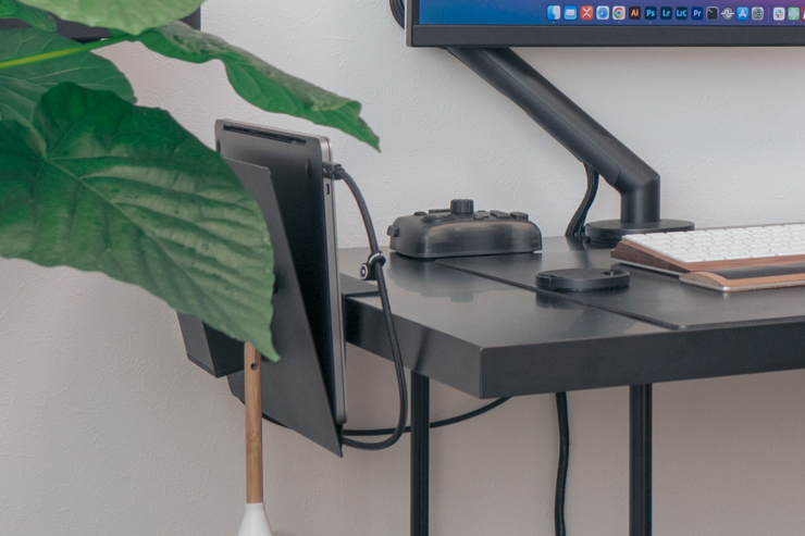 ZENLET THE RACK Mレビュー｜宙に浮くラック！MacBookのクラムシェル