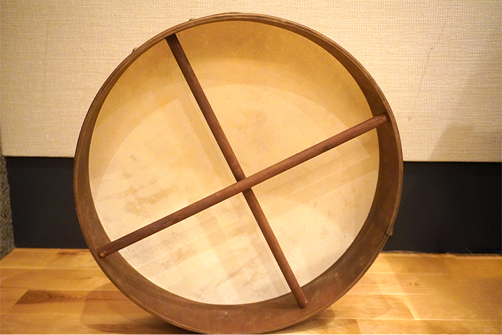 アイリッシュ音楽の打楽器、バウロンの魅力に迫る！ 多彩な音色が体に