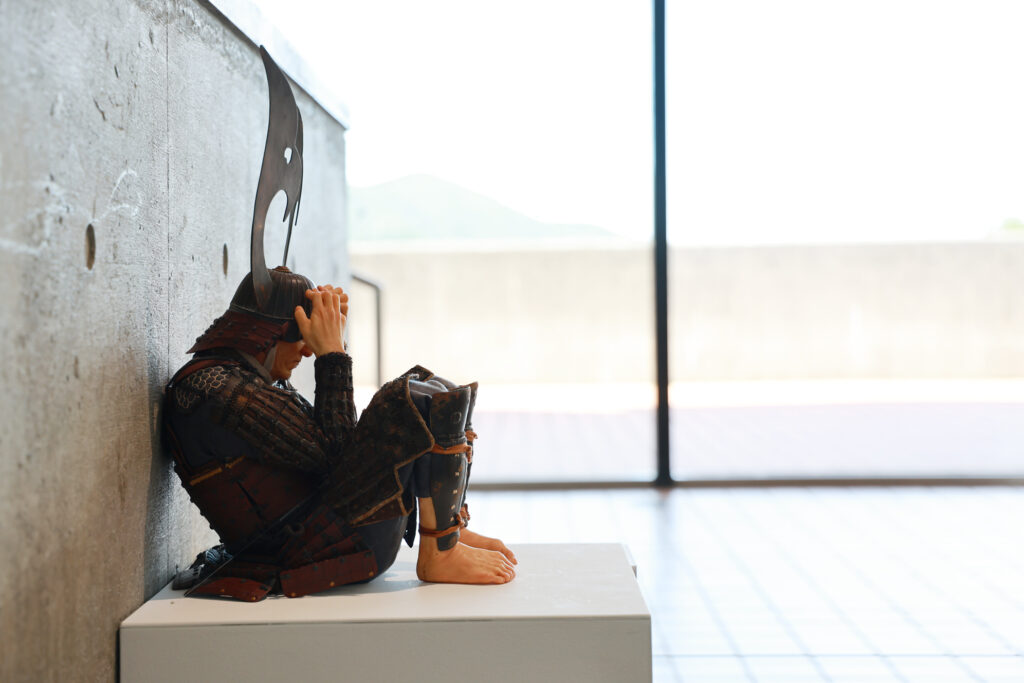 野口哲哉 鎧を着て見る夢 -ARMOURED DREAMER-」が箱根彫刻の森美術館で