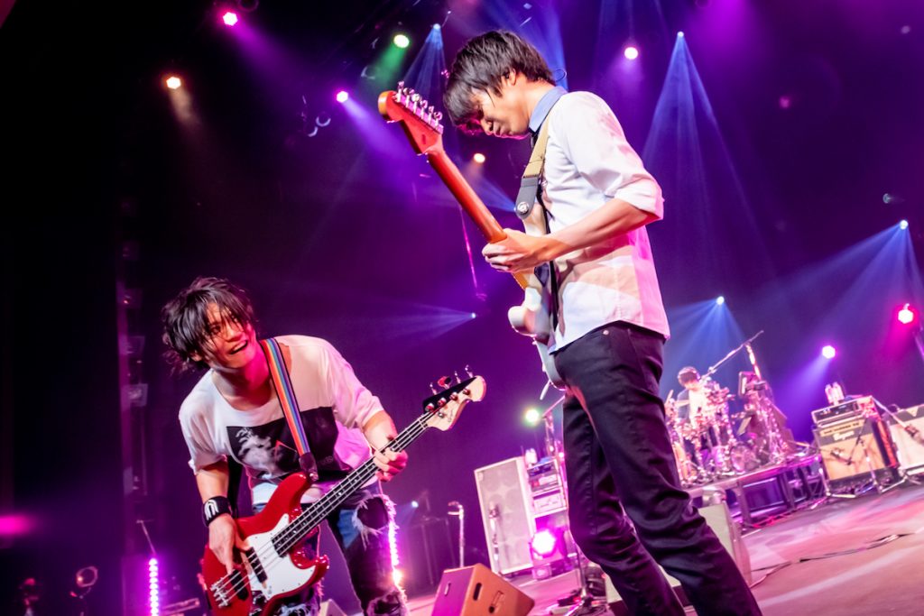 UNISON SQUARE GARDEN史上初の無観客生配信ライヴ。その模様を実況