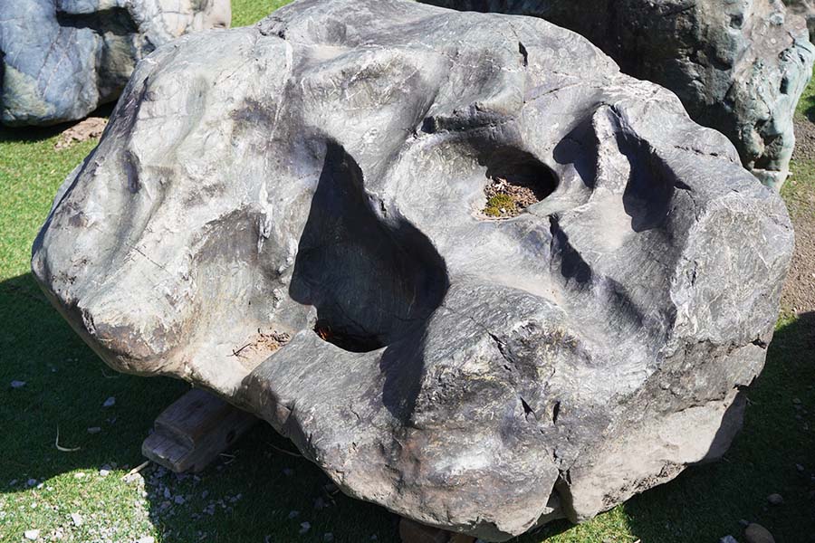 神居古潭石】神々の住まう地の神聖なエネルギーを得て形成されます