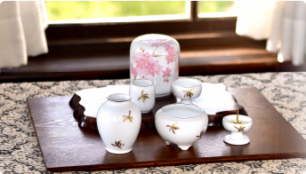 染錦花車）花瓶|有田焼の老舗-香蘭社オンラインショップ