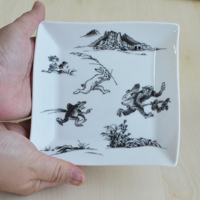 鳥獣戯画・猿追い）角皿（13.5cm)|有田焼の老舗-香蘭社オンラインショップ