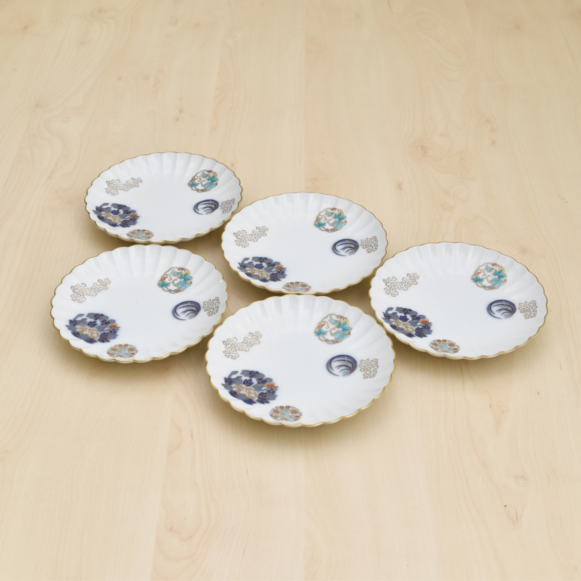 金ミル花丸紋|有田焼の老舗-香蘭社オンラインショップ