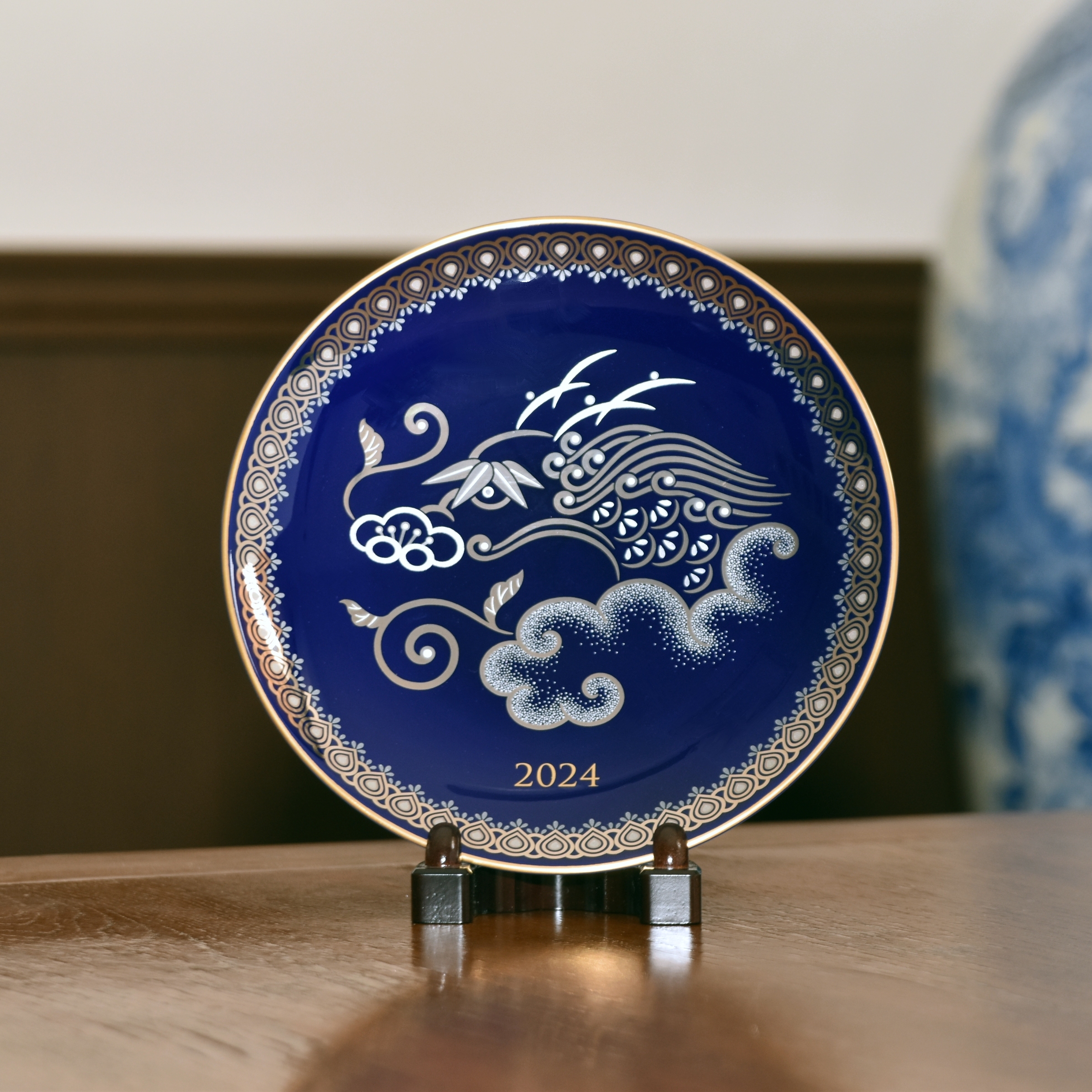 2024 干支（辰）飾り皿 |有田焼の老舗-香蘭社オンラインショップ