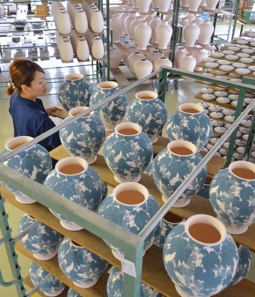 蔦】花瓶|有田焼の老舗-香蘭社オンラインショップ