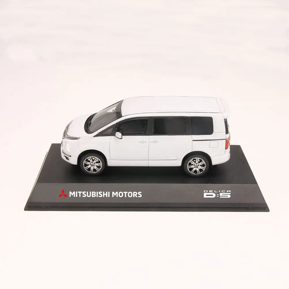 デリカD:5 1/43サイズ モデルカー（レジンモデル） – MITSUBISHI