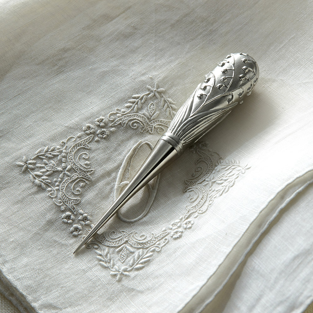 ポルトボヌール すずらん目打ち 革ケース付 | クロバー公式オンライン