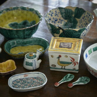 作家の正木春蔵さんの器を中心にそろえてるという九谷焼 | 大人の