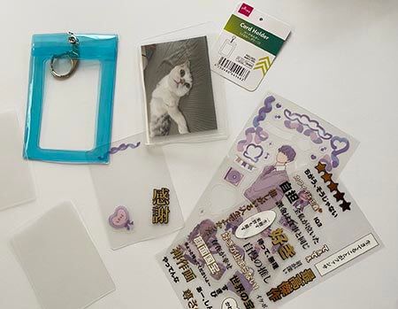 100均ダイソー・セリアにも「トレカキーホルダー」はどこに売っている