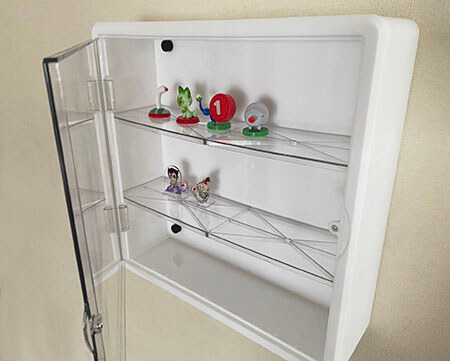 100均ダイソーにも「扉付コレクションボックス・ディスプレイケース