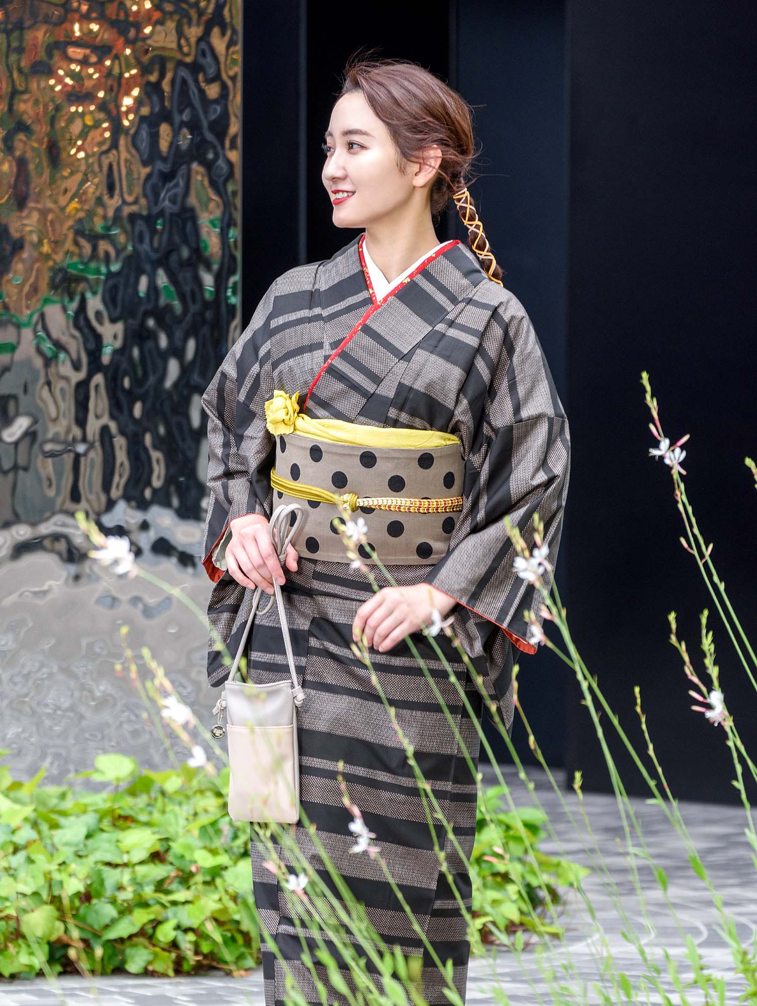 泥染大島紬 | 大島紬製品のご紹介 | 本場大島紬織物協同組合