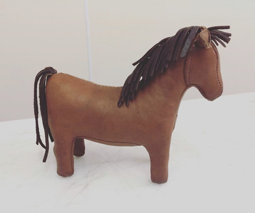 存在感抜群！【OMERSA（オマーサ/オメルサ）】のレザーフットツールが