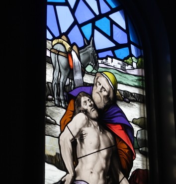 二つの美しいステンドグラス ｜ 「おらしょ－こころ旅」（長崎と天草