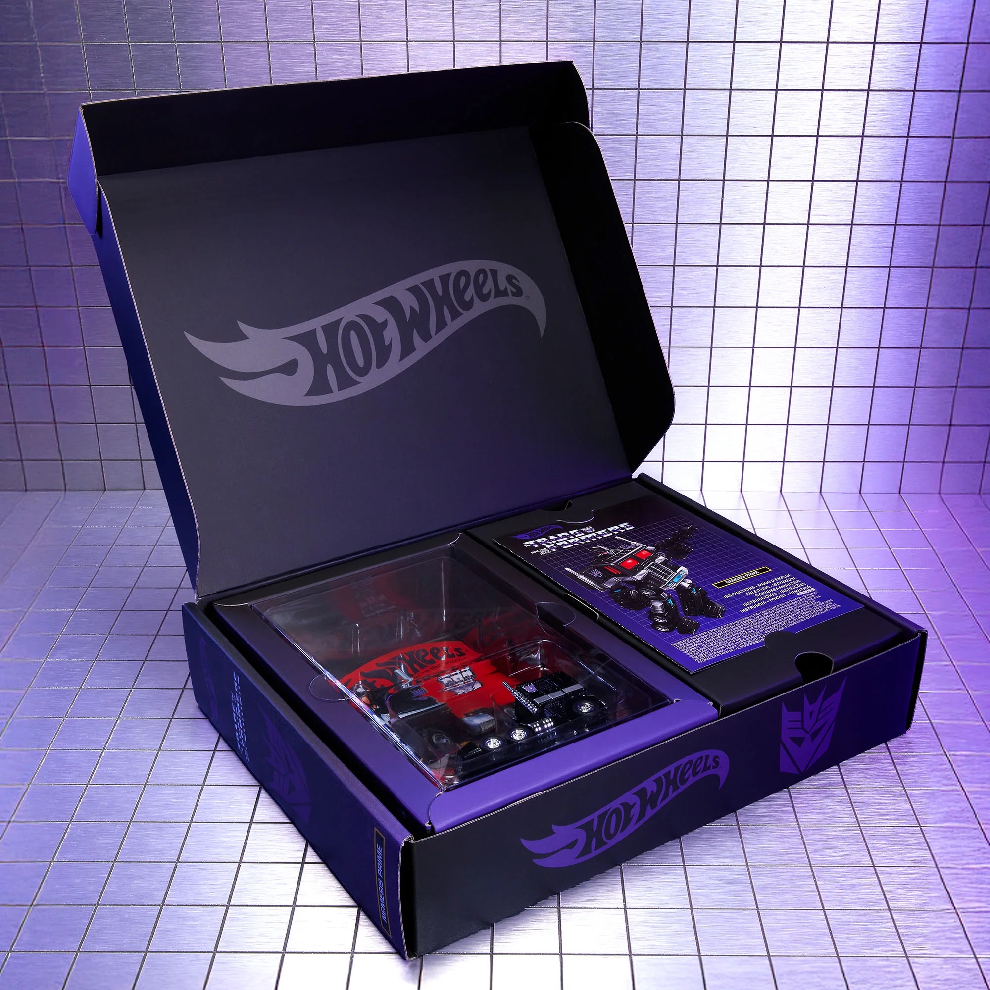 PRIME DAY! Optimus returns as NEMESIS PRIME for the next Hot