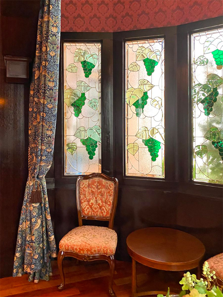 日曜劇場『危険なビーナス』にピュア・ステンドグラスが登場しました