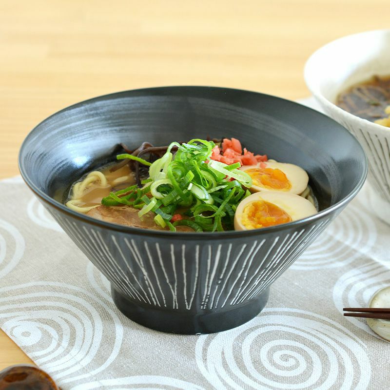 十草彫り丼 黒｜和食器通販｜織部 Online Store【公式】