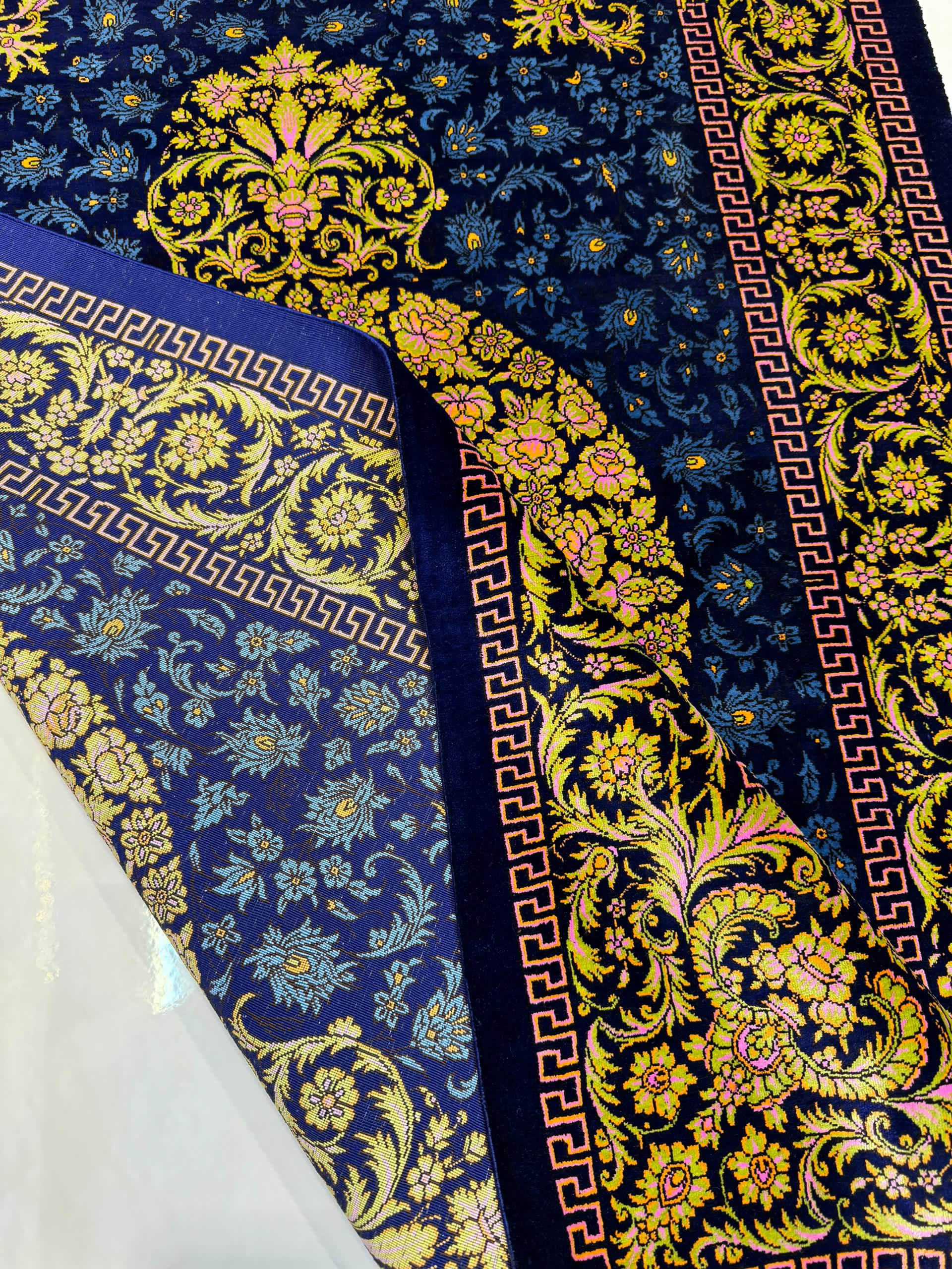 高級ペルシャ絨毯クム産シルク100％ ノウリ工房 126×83cm（FN-10044