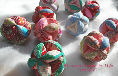 型紙配布】キッキングボールの簡単な作り方。触るモビールで足腰の