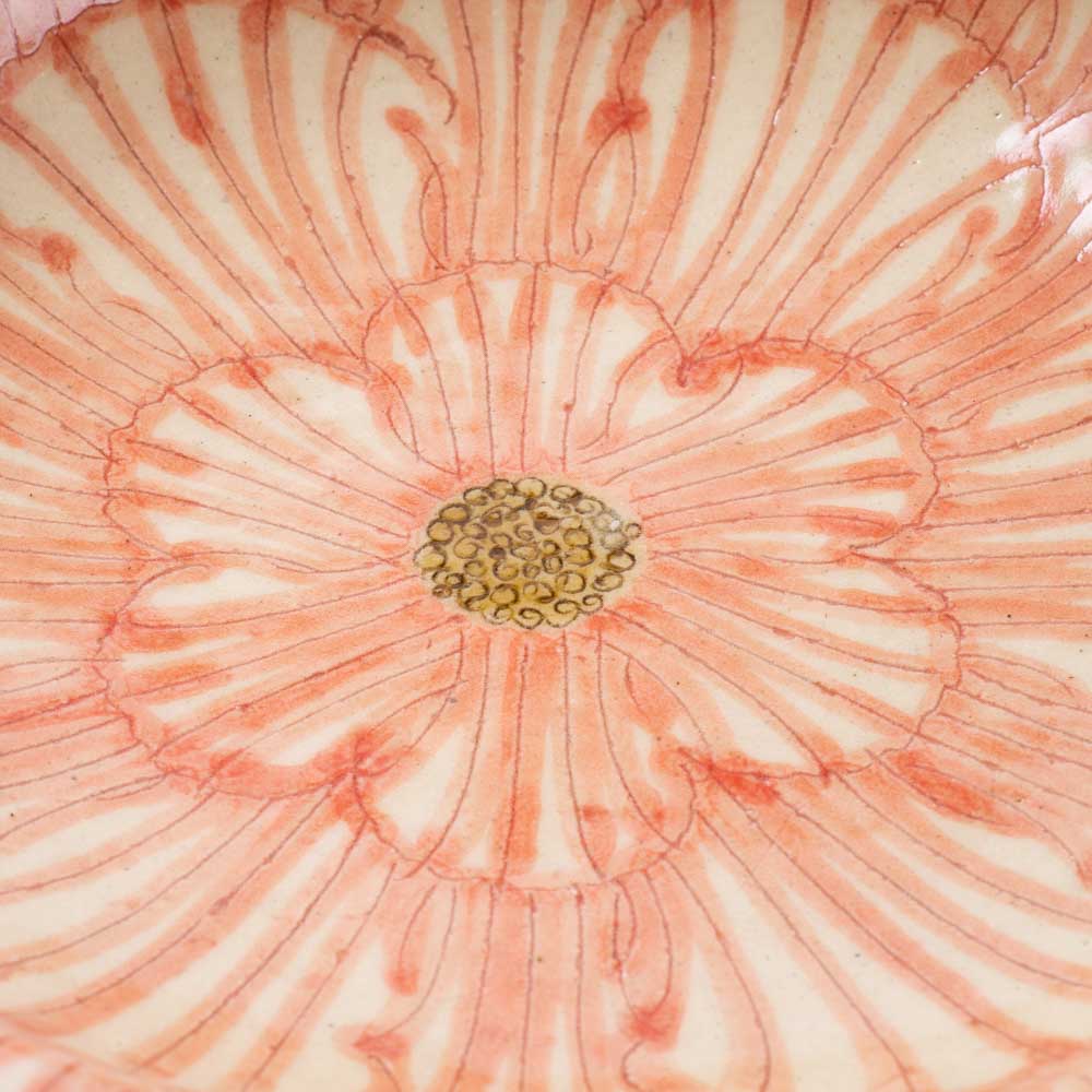 作家 加藤芳平 牡丹花 ゆらりリム深皿（赤） ¥4,730 大人の焼き物