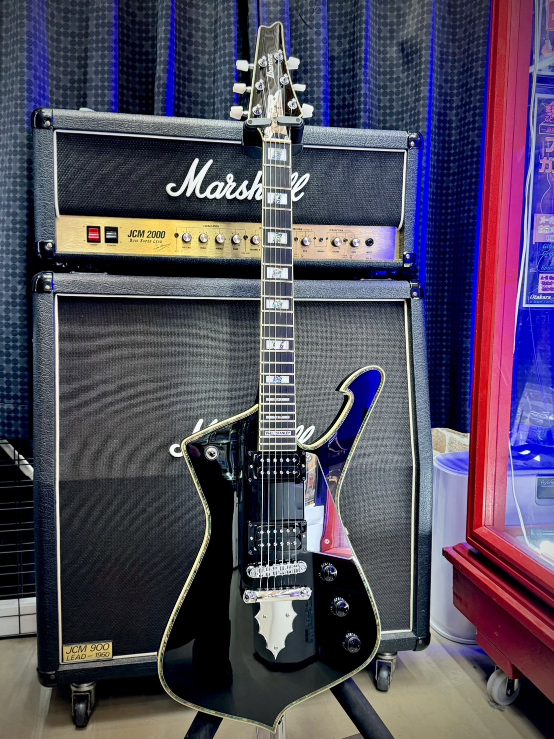 楽器コーナー入荷情報！🌟激レア”KISS” ポール・スタンレーの