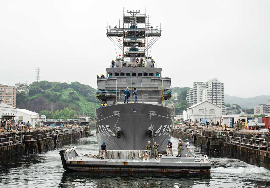 海上自衛隊の艦艇がアメリカ海軍施設にドック入り | おたくま経済新聞