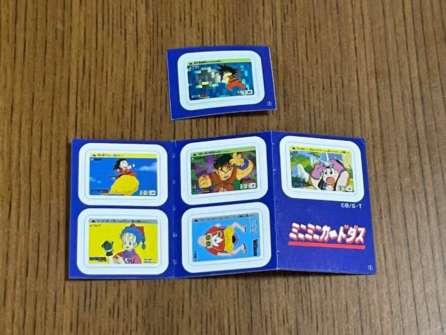 懐かしのカードダス自販機がミニサイズでカプセルトイに