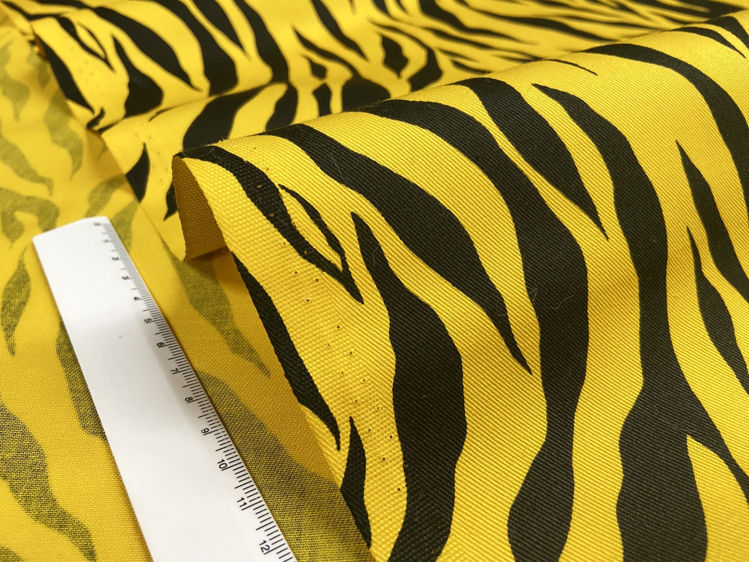 節分の「鬼のパンツ柄」のコスプレにおすすめの生地『アニマルツイル