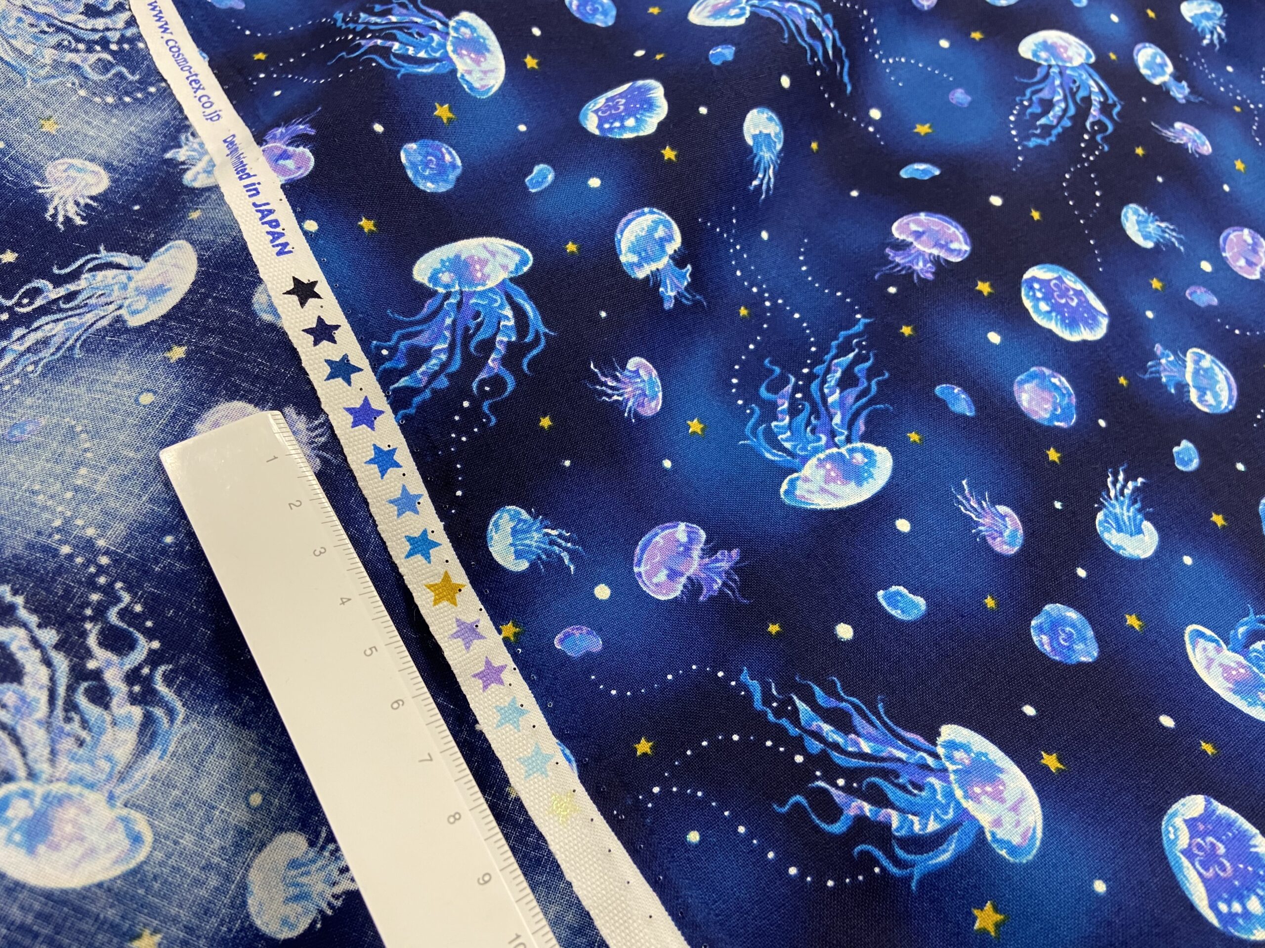 クラゲがフワフワ泳ぐ、幻想的な世界観。「バニラポップ・スター