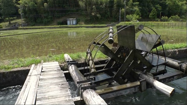 涼やかな音を響かせながら回る「水揚げ水車」 岡山・津山市 | KSB
