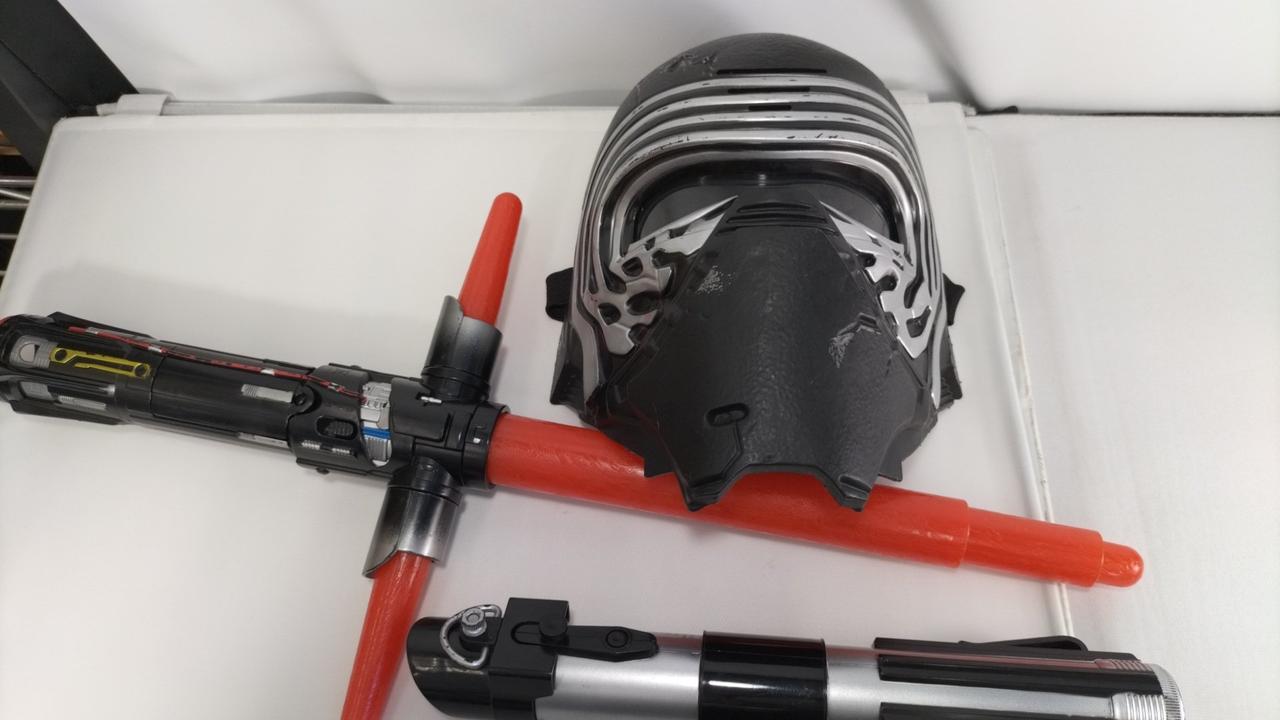 HASBRO|カイロ・レン ボイスチェンジャーマスク ライトセーバー