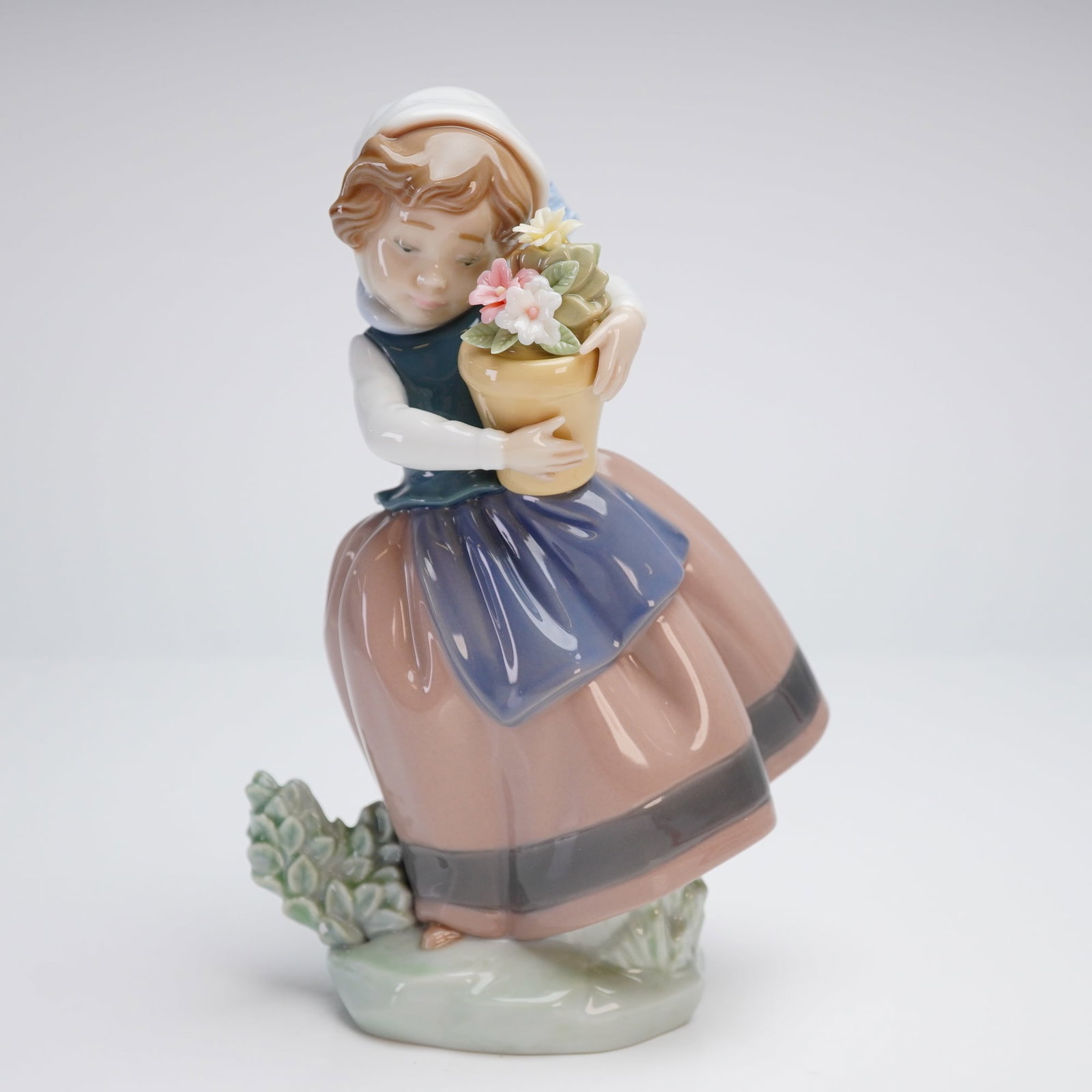 Lladro Porcelain Figurine, Spring Is Here #5223 Auction