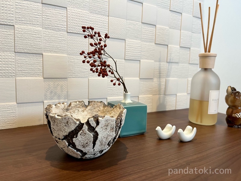 重厚感のある素敵な植木鉢。陶芸家・宮本果林さんの作品を自宅に飾り