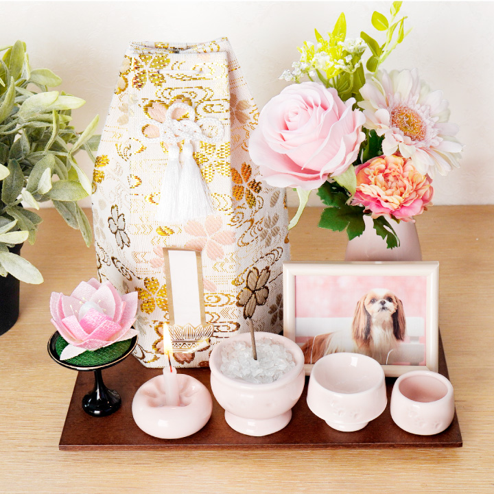 ちりめん細工「小さな蓮の花飾り（台付き）」 | ペット霊園のミカタ