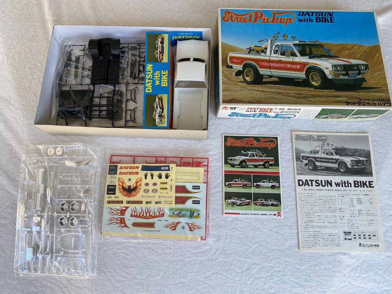 バンダイ模型 1/20 DATSUN with BIKE プラモデル | パーツの杜