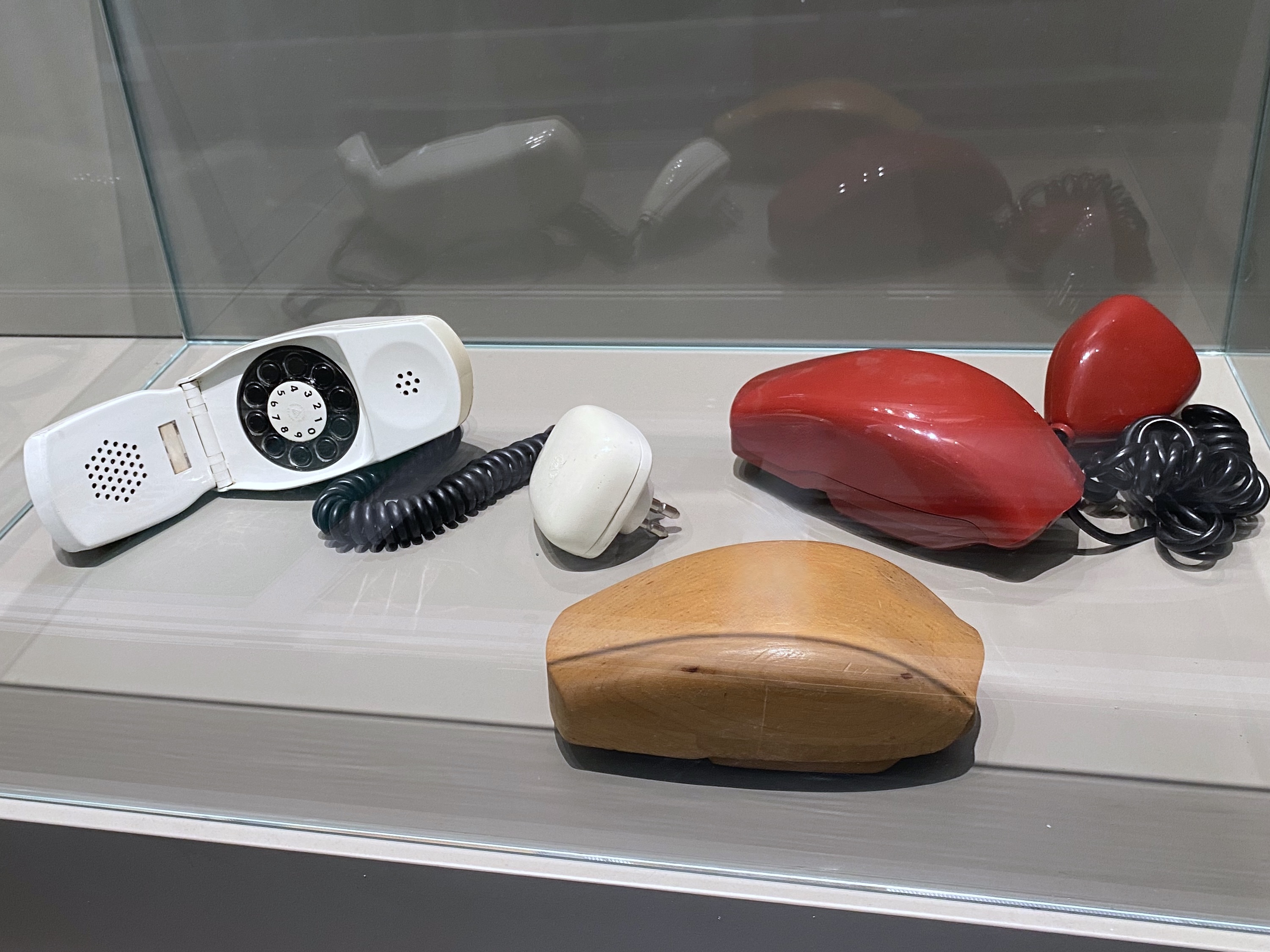 名作「コオロギ電話」で考える開発サイクル：大矢麻里＆アキオ