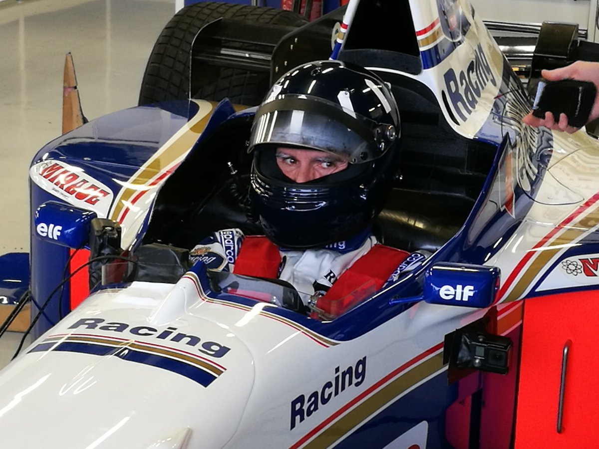 デーモン・ヒルがかつての愛機ウィリアムズFW18ルノーをドライブ
