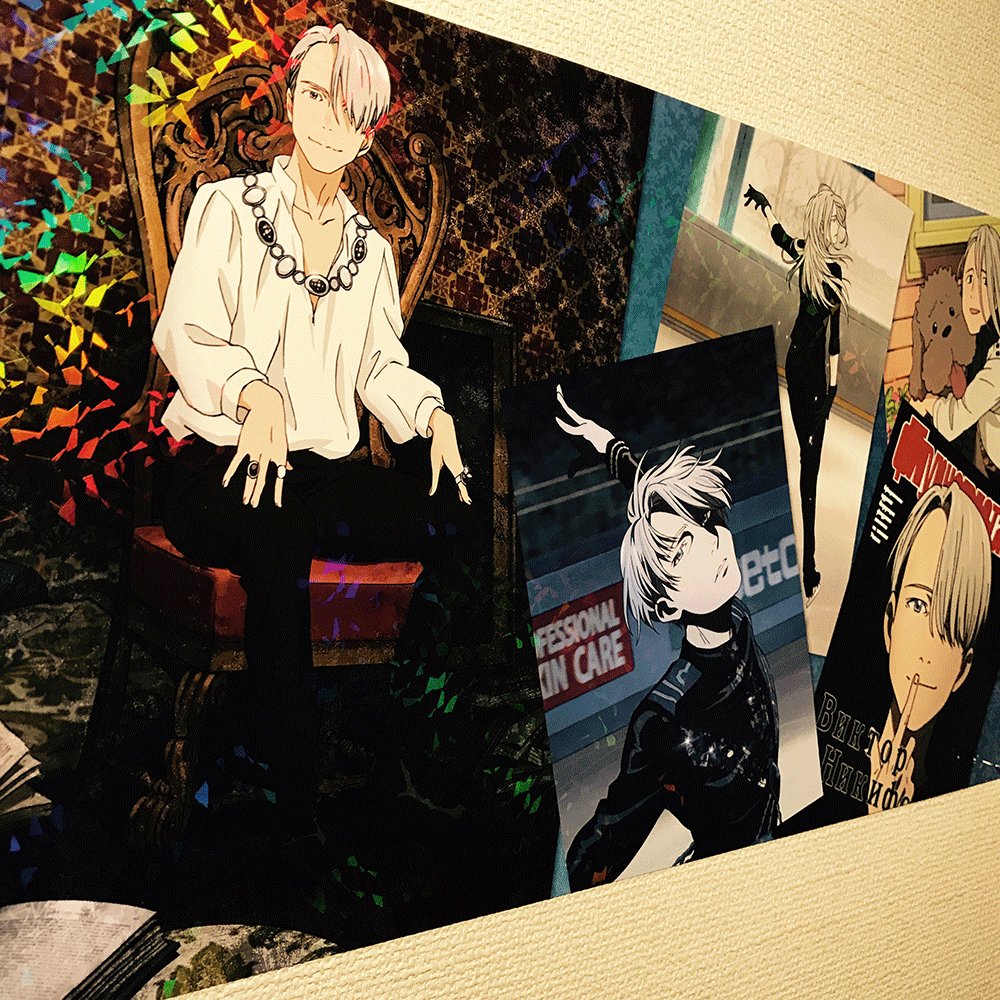 PR】発売日：2017/2。勇利が部屋に飾っていたヴィクトルのポスターまで