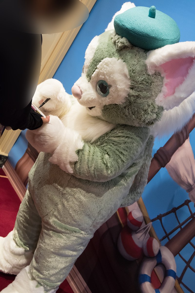 やっぱり今回、HKDLでの一番は、ジェラトーニとのグリとサインをもらっ