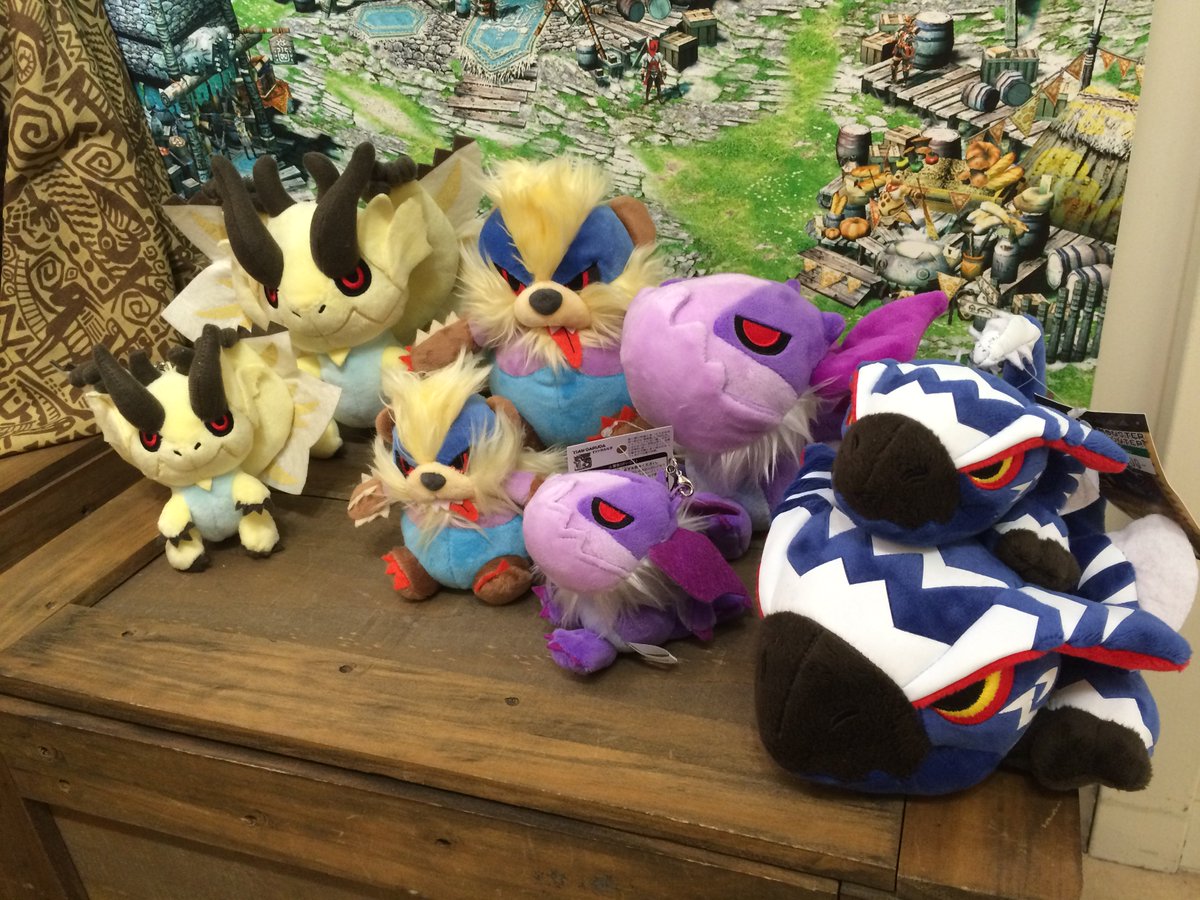 1階】 新商品：モンハンコーナーよりぬいぐるみ「シャガルマガラ・白