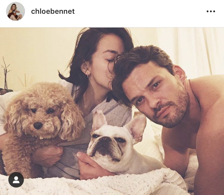 クロエちゃんもう結婚してるんや！ しかも、花のドレスの女にいた